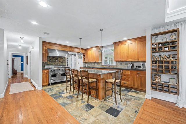 4 Dicarlo Rd, Hopkinton, MA 01748