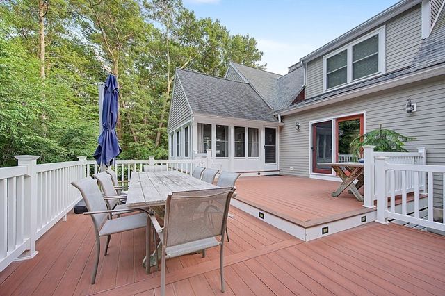 4 Dicarlo Rd, Hopkinton, MA 01748