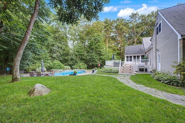 4 Dicarlo Rd, Hopkinton, MA 01748
