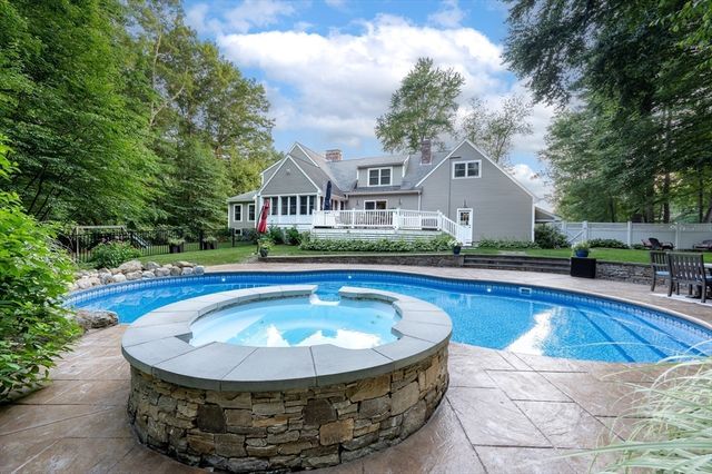4 Dicarlo Rd, Hopkinton, MA 01748