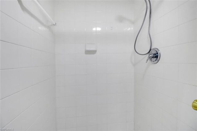 4635 Bayshore DR P4, Naples, FL 34112