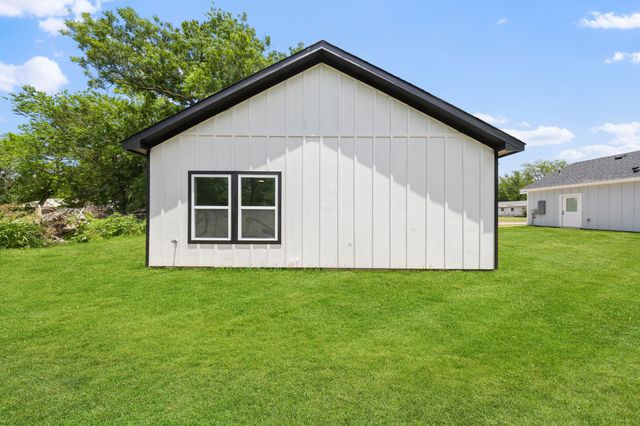 218 Calvert Street, Sulphur Springs, TX 75482