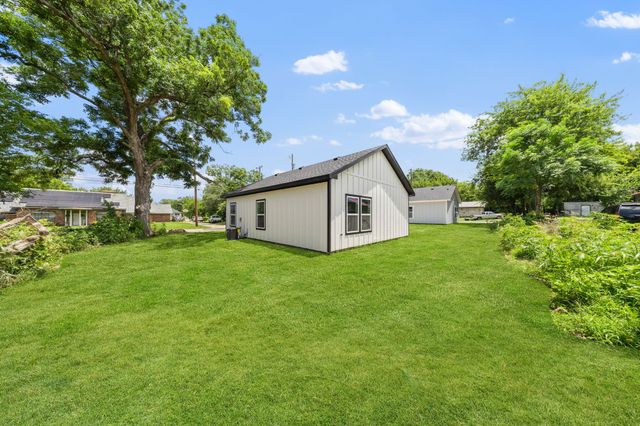 218 Calvert Street, Sulphur Springs, TX 75482