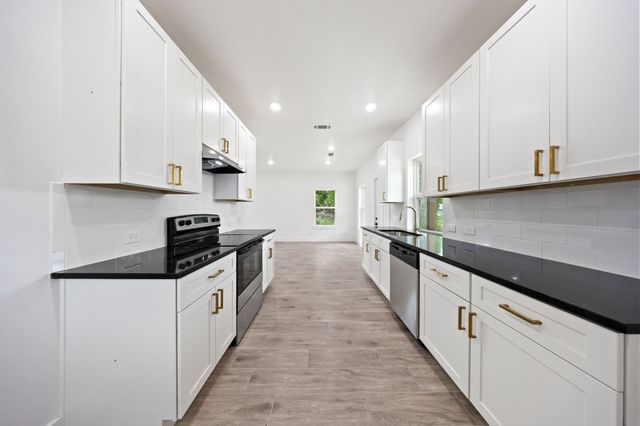 218 Calvert Street, Sulphur Springs, TX 75482