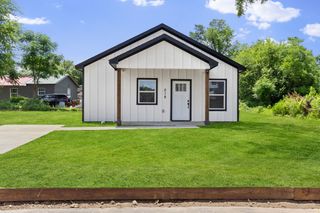 218 Calvert Street, Sulphur Springs, TX 75482