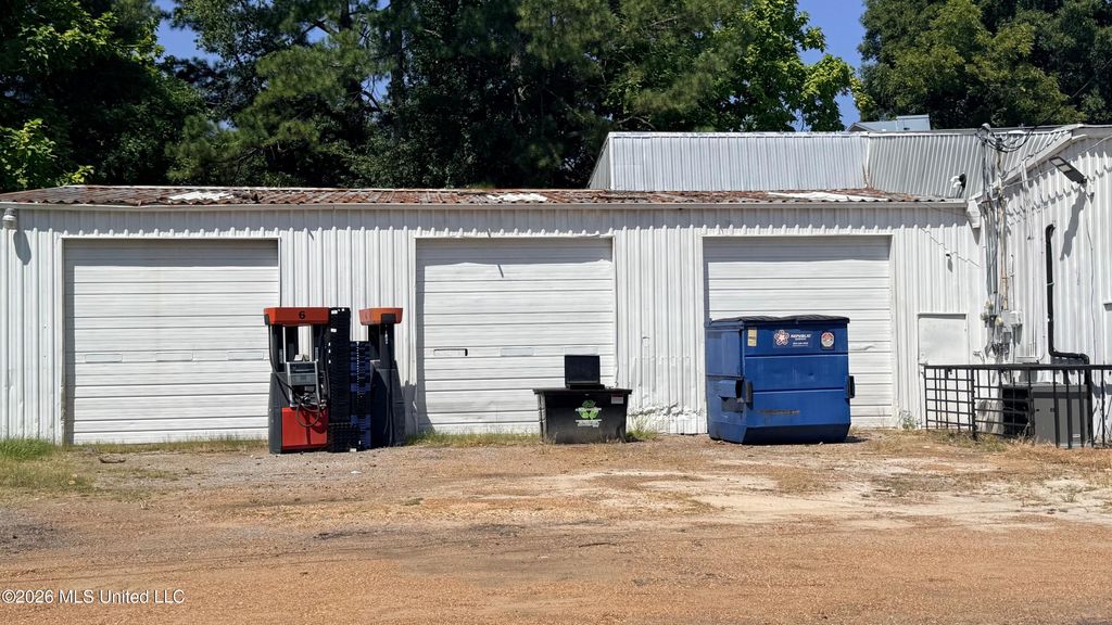 101 E Oak Street, Como, MS 38619 — exterior