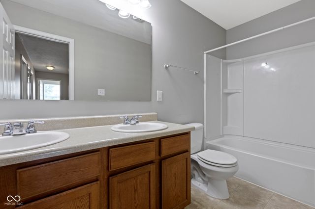 813 Aerostar Court, Avon, IN 46123