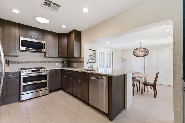 801 14TH AVENUE N, St Petersburg, FL 33701