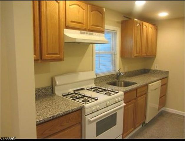 421 Riverside Dr, Wayne Twp., NJ 07470