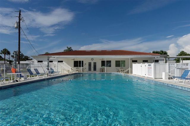 4034 MAINLANDS BOULEVARD N, Pinellas Park, FL 33782