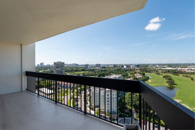 2400 PRESIDENTIAL Way PH6, West Palm Beach, FL 33401