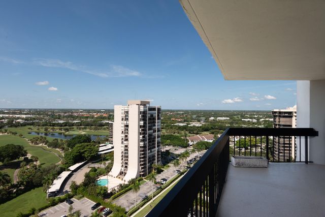 2400 PRESIDENTIAL Way PH6, West Palm Beach, FL 33401