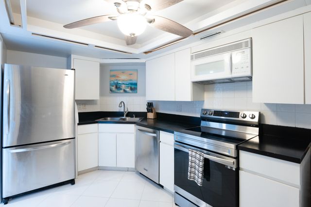 2400 PRESIDENTIAL Way PH6, West Palm Beach, FL 33401