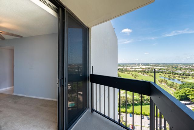 2400 PRESIDENTIAL Way PH6, West Palm Beach, FL 33401