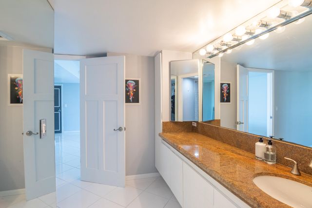2400 PRESIDENTIAL Way PH6, West Palm Beach, FL 33401