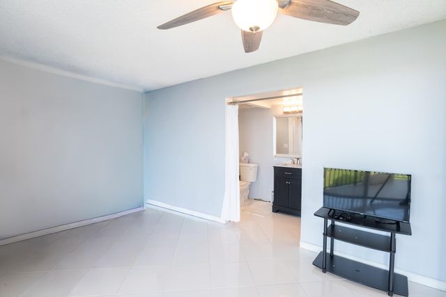 2400 PRESIDENTIAL Way PH6, West Palm Beach, FL 33401