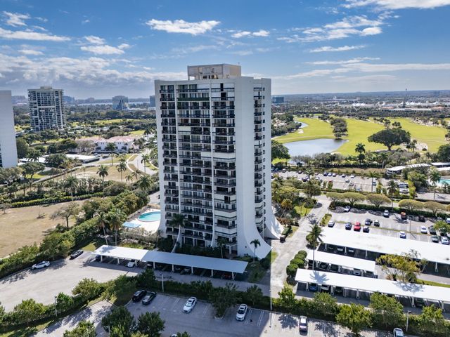 2400 PRESIDENTIAL Way PH6, West Palm Beach, FL 33401