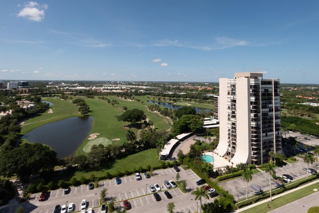 2400 PRESIDENTIAL Way PH6, West Palm Beach, FL 33401