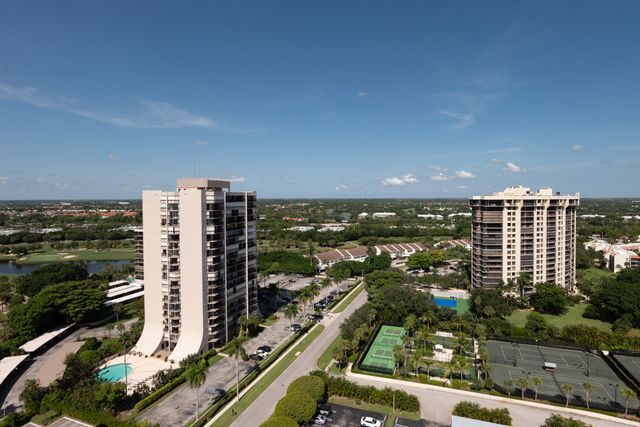 2400 PRESIDENTIAL Way PH6, West Palm Beach, FL 33401