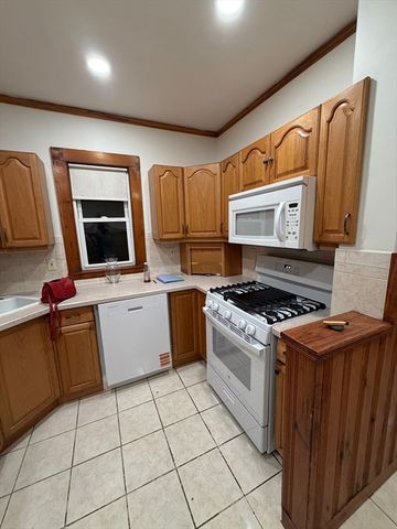 105 Lewis St 1, Lynn, MA 01902