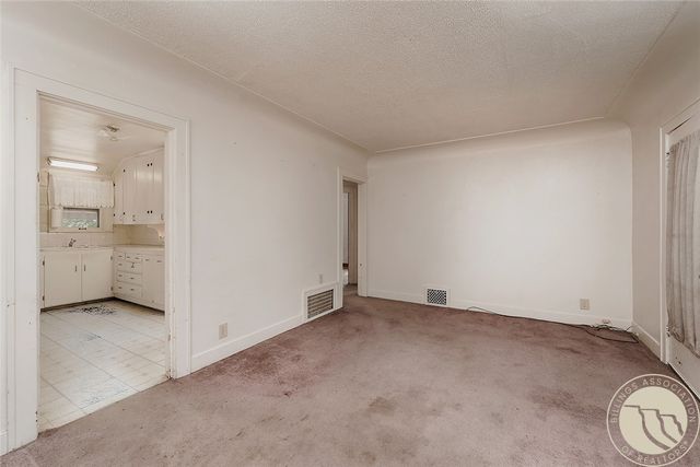 2214 N 6th Avenue N, Billings, MT 59101