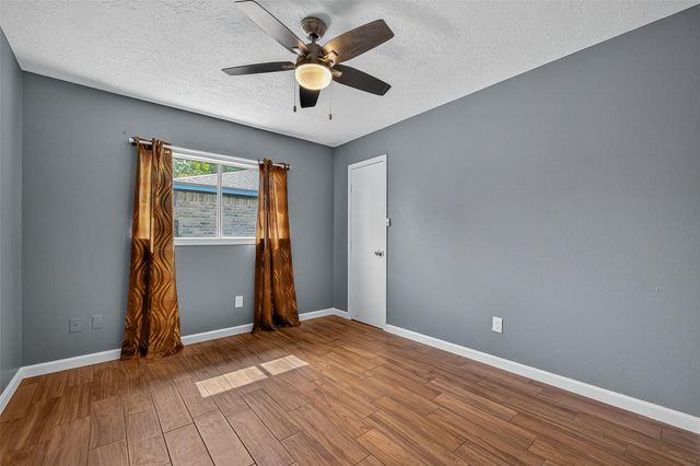 2719 Flintrock Circle, Houston, TX 77067