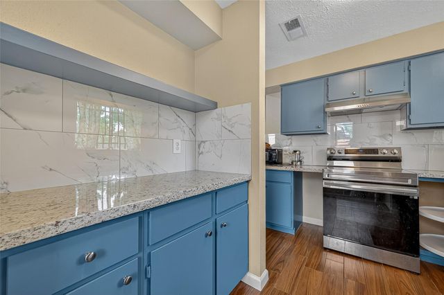 2719 Flintrock Circle, Houston, TX 77067