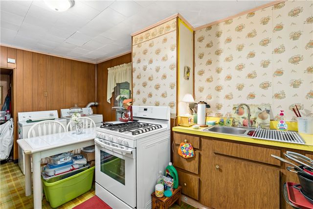 1042 Blackadore St, Homewood Brushton, PA 15221