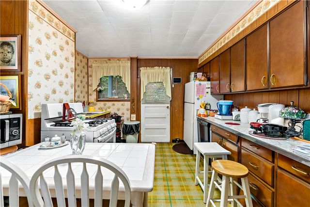 1042 Blackadore St, Homewood Brushton, PA 15221