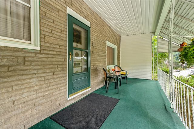 1042 Blackadore St, Homewood Brushton, PA 15221