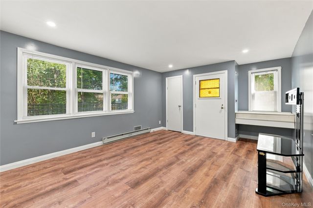201 Hempstead Avenue, Malverne, NY 11565
