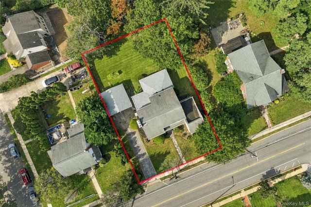 201 Hempstead Avenue, Malverne, NY 11565