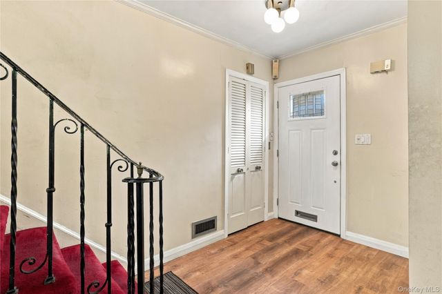 201 Hempstead Avenue, Malverne, NY 11565