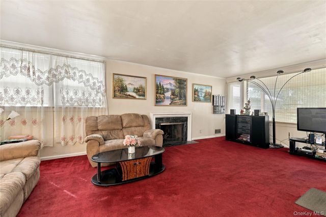 201 Hempstead Avenue, Malverne, NY 11565