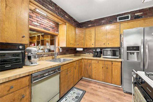 201 Hempstead Avenue, Malverne, NY 11565