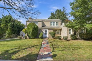 201 Hempstead Avenue, Malverne, NY 11565