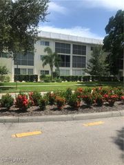 216 Banyan BLVD 216, Naples, FL 34102