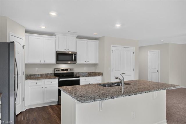 8 Hazelburn Court, Greensboro, NC 27405