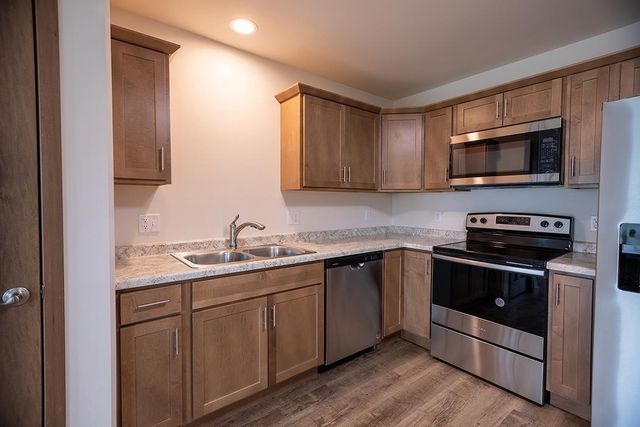 925-935 GREEN PASTURES TRAIL, Plover, WI 54467