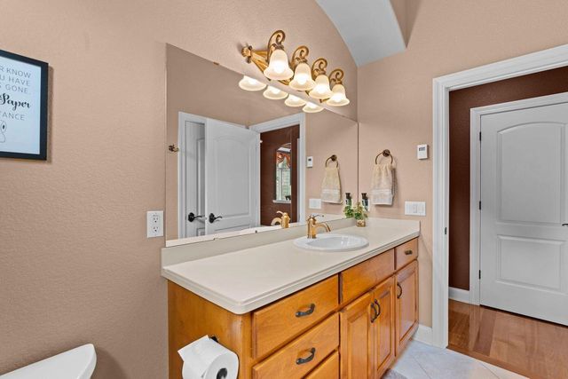 1833 River Lakes ROAD S, Oconomowoc, WI 53066