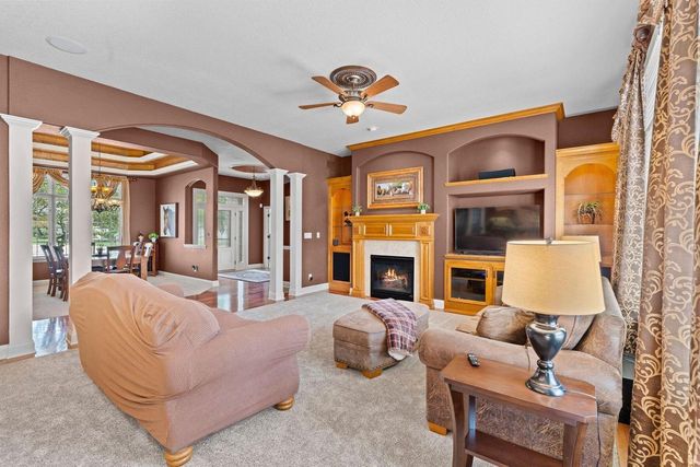 1833 River Lakes ROAD S, Oconomowoc, WI 53066