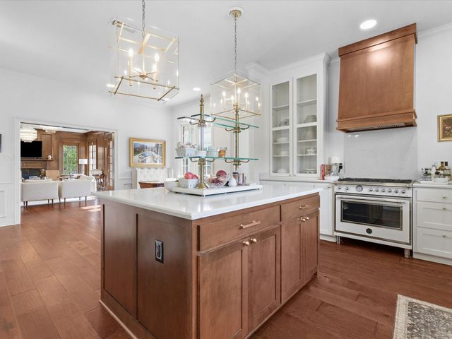 100 Hawn Court, Irving, TX 75038