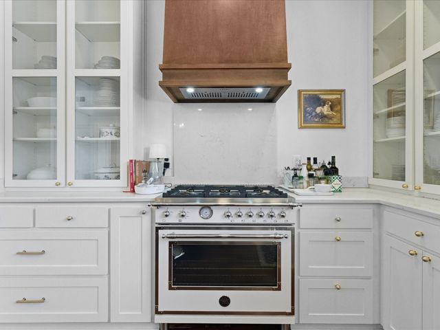 100 Hawn Court, Irving, TX 75038