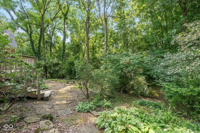 9121 Pinecreek Court, Indianapolis, IN 46256