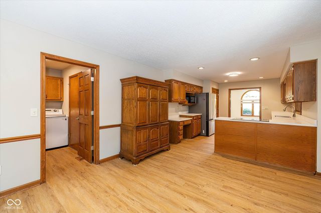 9121 Pinecreek Court, Indianapolis, IN 46256