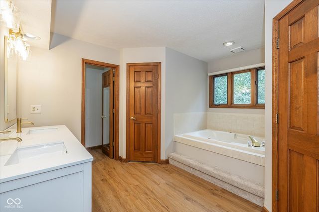 9121 Pinecreek Court, Indianapolis, IN 46256
