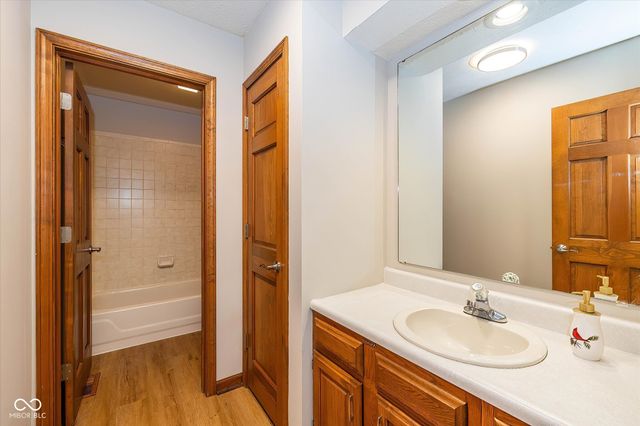 9121 Pinecreek Court, Indianapolis, IN 46256