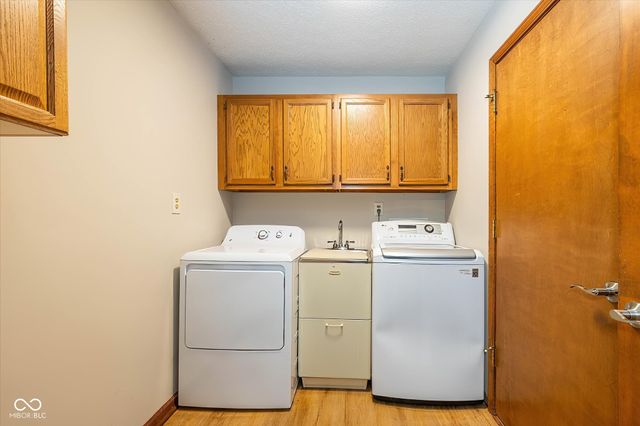 9121 Pinecreek Court, Indianapolis, IN 46256