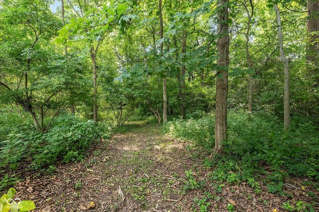 9121 Pinecreek Court, Indianapolis, IN 46256