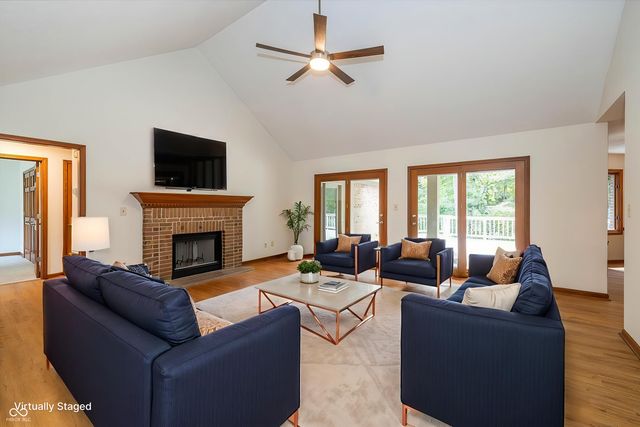 9121 Pinecreek Court, Indianapolis, IN 46256